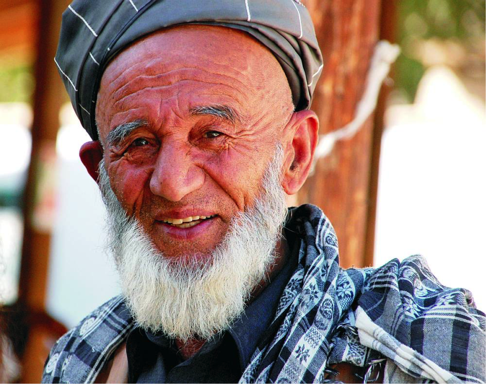 Kupiec z Afganistanu chętnie pozuje do fotografii